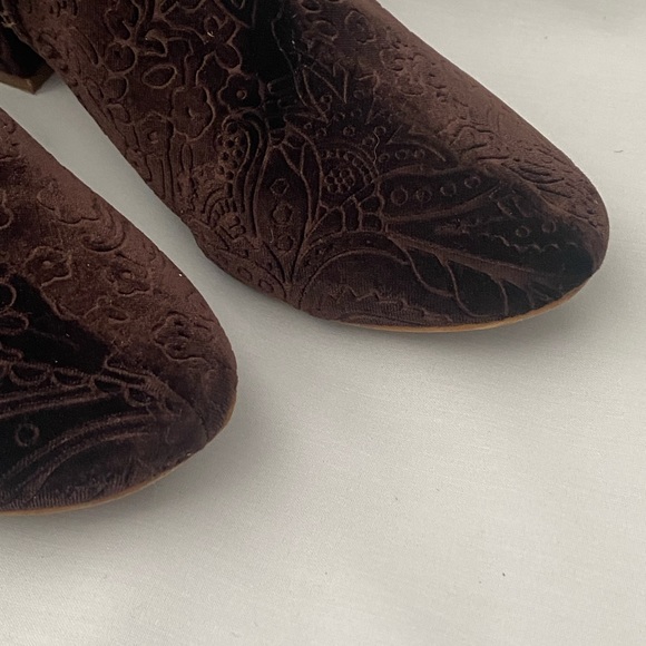 Brown velvet ankle boot Size 9 EUC Funky - Picture 4 of 14